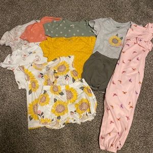 *LOT OF BABY GIRL CLOTHES* CARTERS. ONESIES. OUTFITS. 18 MONTHS